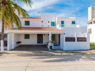 Casa en venta en Cerritos resort en Mazatlan, con acceso a playa
