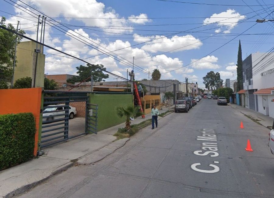 MAF CASA EN VENTA DE REMATE BANCARIO UBICADA EN SAN MARTIN, COLONIA