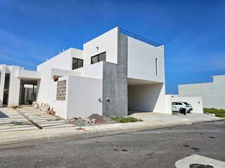 Casa en Venta con Alberca y Roofgarden.  ▪️Venta: $3'100,000