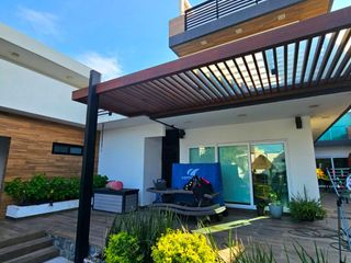 Residencia en Venta con Alberca, Elevador, Paneles Solares y Vista al Mar en el Fraccionamiento Lomas del Sol, Veracruz