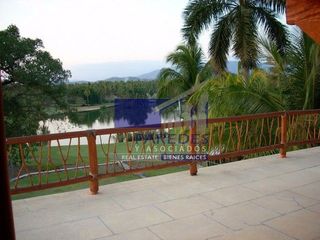 Campo de Golf Residencia en Venta 5 recámaras Ixtapa