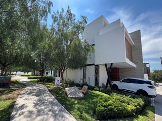 CASA EN VENTA EN ST ANGELO ZONA TEC. (CECY)