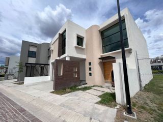 Casa en venta en Cumbres del Lago