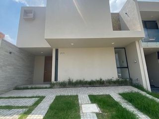 Casa nueva en venta en Valle Imperial en Zapopan