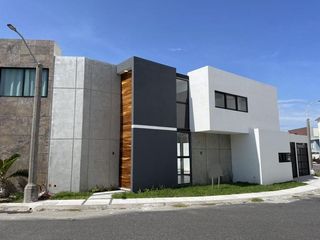 Casa en venta con recámara en PB en Fracc. Lomas del Sol en la Riviera Veracruzana