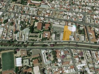 Terreno comercial en renta en avenida Universidad, Querétaro