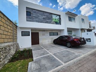 CASA NUEVA EN VENTA EN JURIQUILLA SAN ISIDRO, 3 HABITACIONES, JARDIN