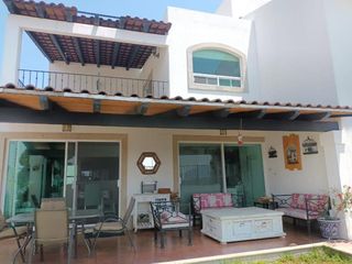 CASA EN VENTA EN VISTA REAL COUNTRY CLUB, 3 REC., 2.5 BAÑOS, JARDÍN