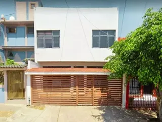 Casa En Venta En Guadalajara, Ubicada En Isla Madeira, Col. Residencial La Cruz Sector Juárez, Remate Bancario