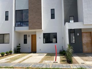 VENTA DE CASA CON ROOF GARDEN NUEVA SUPER PRECIO EN LOMAS DE ANGELOPOLIS