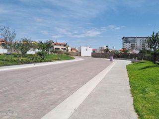 Terreno de 229.1 m2 en fraccionamiento con seguridad privada+alberca+áreas verdes+pista de jogging Milenio III Querétaro