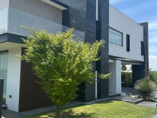 CASA EN VENTA EN RINCÓN DE LOS ENCINOS, SALIDA RÁPIDA A LA CDMX Y A 20 MINUTOS DE SANTA FE.