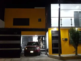 Casa Minimalista de 3 Pisos, 3 Recámaras, 5 Baños, Centro de Pachuca, Hidalgo.