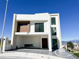 ESTRENE Casa en Venta en ZIBATA con Roof Garden