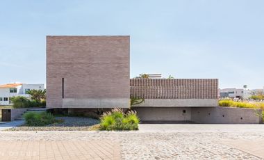 Nueva Casa dentro Del Campanario con excelentes acabados y arquitectura reconocida