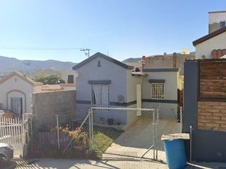Bella casa en venta en Fraccionamiento del Sol, Ensenada. Precio de remate!