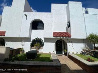 Venta de bonita casa ubicada Villa Alta, Avenida Jesús del Monte, Huixquilucan