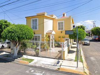 Casa en venta con gran plusvalía de remate dentro de De Botina 155, Plazas del Sol 2da Sección, Santiago de Querétaro