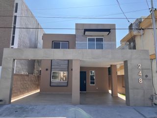 Casa en venta en El Roble San Nicolas de los Garza NL recién remodelada.