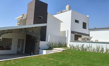 Venta de casa con alberca en Cuernavaca