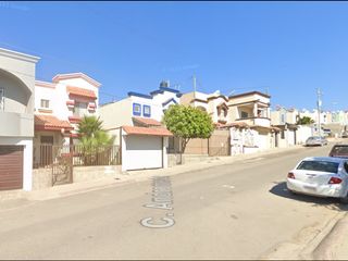 CASA EN ENSENADA BAJA CALIFORNIA, FRACC. DEL SOL ADOLFO RUIZ, CASA EN REMATE!