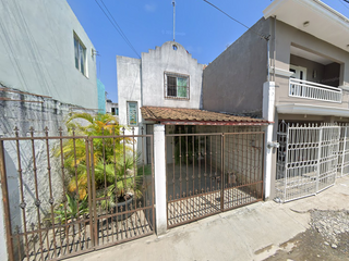 Casa en Col. Villas de San Clemente, Álamo, Veracruz., ¡Compra directa con el Banco, no se aceptan créditos!