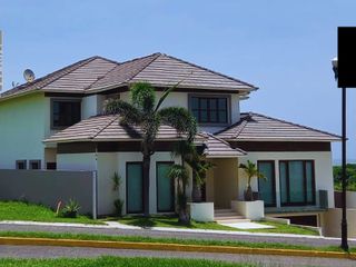 Increíble Residencia en venta de alta gama en Fracc. Villas Coral Alvarado Veracruz.