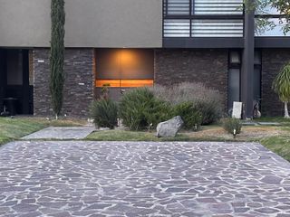 CASA EN RENTA AMUEBLADA EN VILLA HERMES
