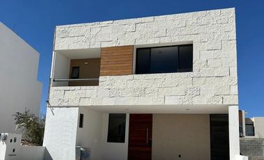 Amplia y moderna casa en La Vista Querétaro