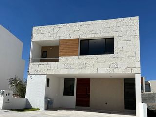 Amplia y moderna casa en La Vista Querétaro