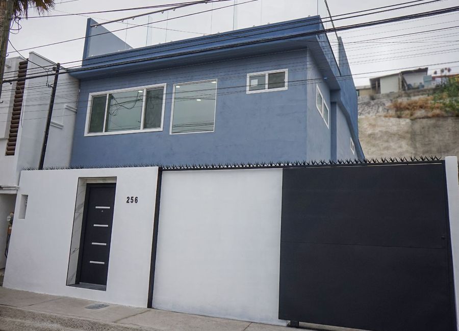 HOUSE FOR RENT UNFURNISHED 4 BEDROOMS 3.5 BATHS AIR CONDITIONING LUXURY