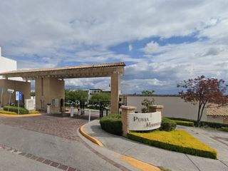 Hermosa y amplia casa de remate bancario en el Fraccionamiento Punta Marsella, León, Guanajuato!