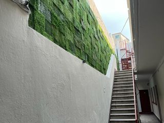 Se renta departamento cerca de Jardín La China, bien comunicado.