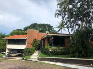 Increíble casa en venta  en el Club de Golf Villa Rica, Boca del Río Veracruz, sobre la avenida principal.