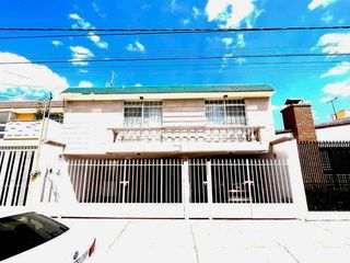 Casa amplia en venta, en el fraccionamiento Santa Elena