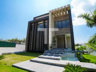 Casa en venta de 5 recámaras Puerto Cancún Zona Hotelera