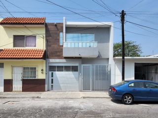 Casa en venta de 4 habitaciones Colonia Centro Veracruz Ver.