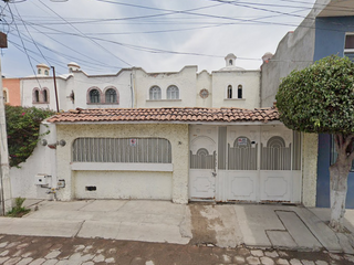 Bonita Casa en Santiago de Querétaro. ¡Gran oportunidad de Remate Bancario!
