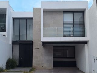Casa en venta en Barranca del Refugio.