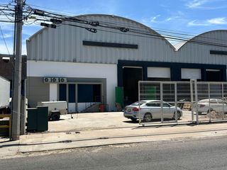 Bodega en renta de 1,100 m2. ubicada en la Colonia Las Flores