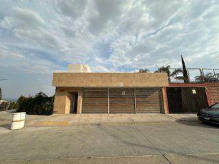 Casa en venta en colonia Lomas del Campestre con frente y salida a calle, León, Gto.