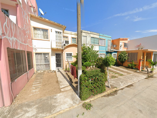 Casa en venta en Col. Puerto Esmeralda, Coatzacoalcos, Veracruz., ¡Compra directamente con los Bancos!