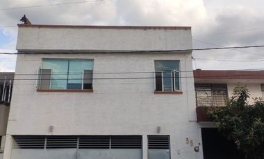 EXCELENTE UBICACION!!! CASA A 3 CUADRAS CAMELINAS $3,850,000