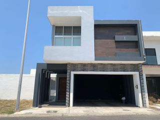 Casa en Venta/renta en Veracruz, con Alberca Fracc. Lomas de La Rioja, Ver.