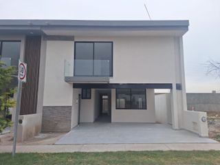 CASA EN VENTA EN RINCONADA SANTA FE LEÓN GTO CON OFICINA O RECÁMARA/ESTUDIO EN PLANTA BAJA