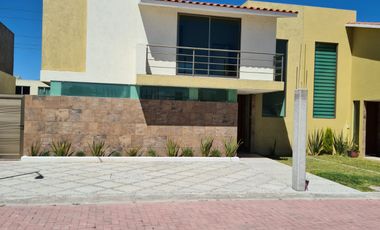 SE VENDE RESIDENCIA EN HACIENDA JALTEPEC METEPEC MEXICO