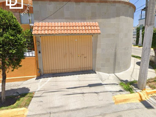 Casa remodelada en venta a una cuadra de Av. Jinetes, Valle Dorado