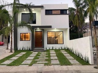 Casa en Venta Lomas de La Selva, Cuernavaca, Escasos Pasos de Plaza Cuernavaca!