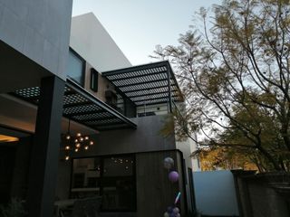 VENTA casa de 4 recamaras, Angelopolis, Hermoso diseño, zona Azul de Lomas amplios espacios y jardín