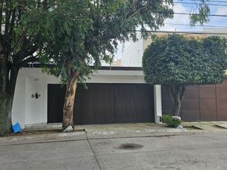 Residencia en Venta con Excelente Ubicación, Ideal Para Casa U Oficinas